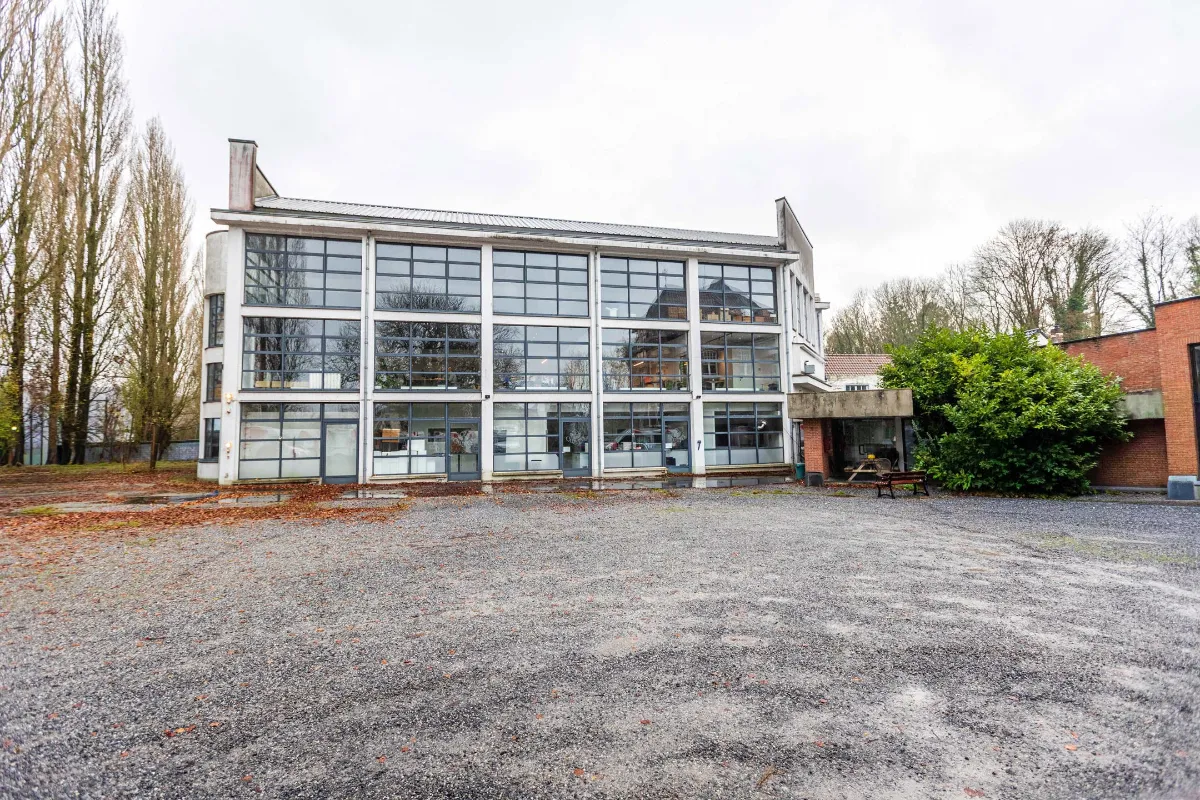 Handelszaak te  huur in Ottignies 1340 4893.00€  slaapkamers 2223.00m² - Zoekertje 635085