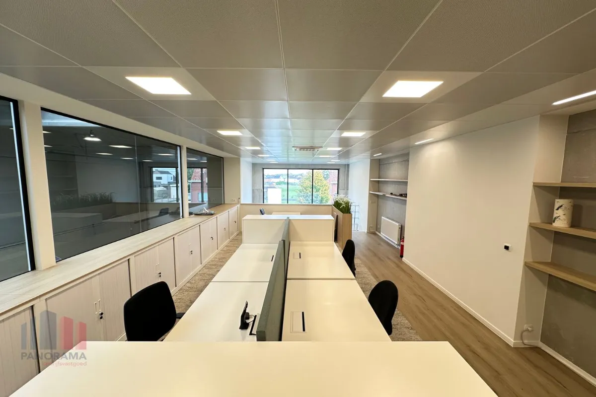 Handelszaak te  huur in Waregem 8790 1675.00€  slaapkamers m² - Zoekertje 634998