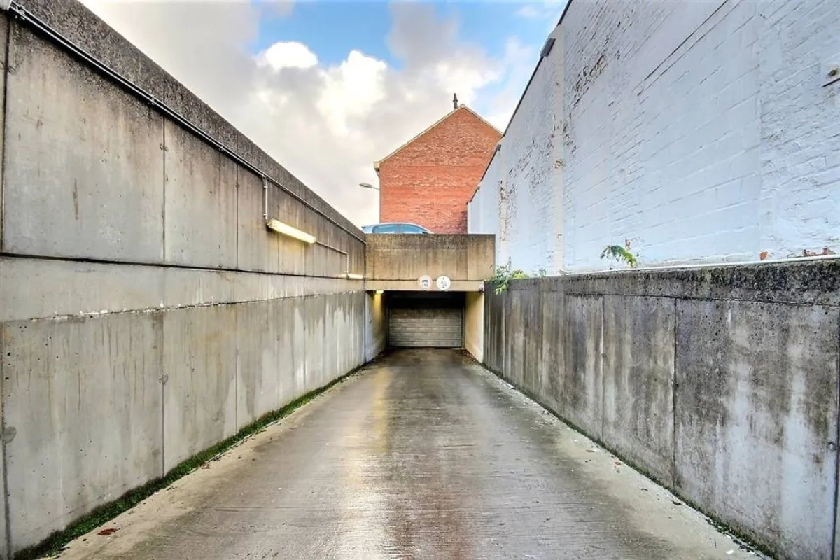 Parking & garage te  koop in Moeskroen 7700 190000.00€  slaapkamers m² - Zoekertje 635158