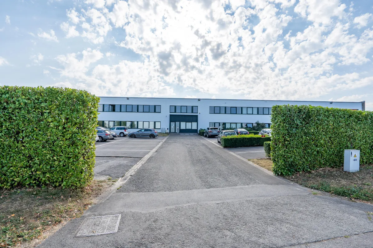 Handelszaak te  huur in Nijvel 1400 350.00€  slaapkamers 21.00m² - Zoekertje 635396