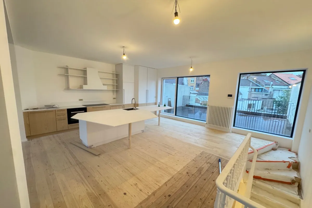 Appartement te  huur in Vorst 1190 2600.00€ 4 slaapkamers m² - Zoekertje 634960