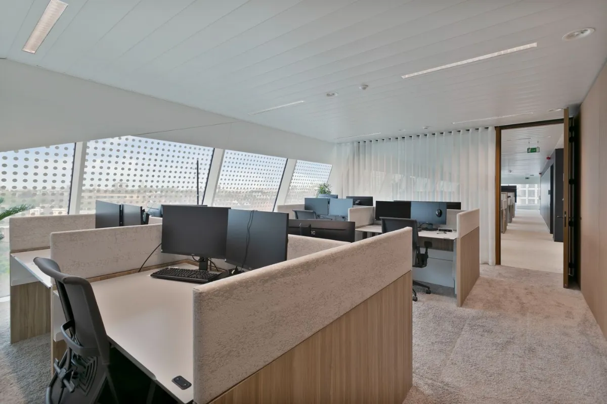 Handelszaak te  huur in Gent 9000 20355.00€  slaapkamers 1357.00m² - Zoekertje 634989