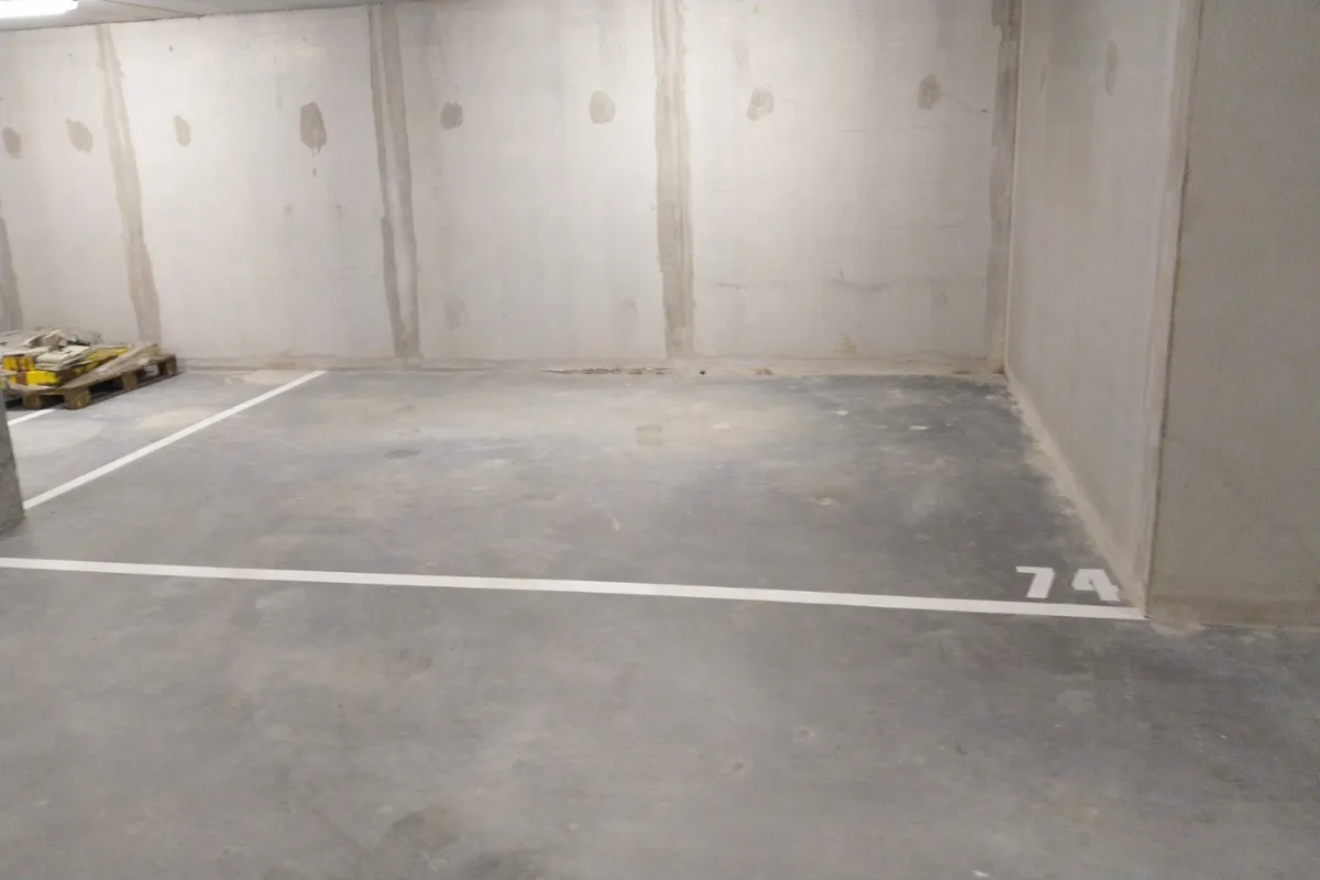 Parking & garage te  koop in Etterbeek 1040 19500.00€  slaapkamers m² - Zoekertje 636169