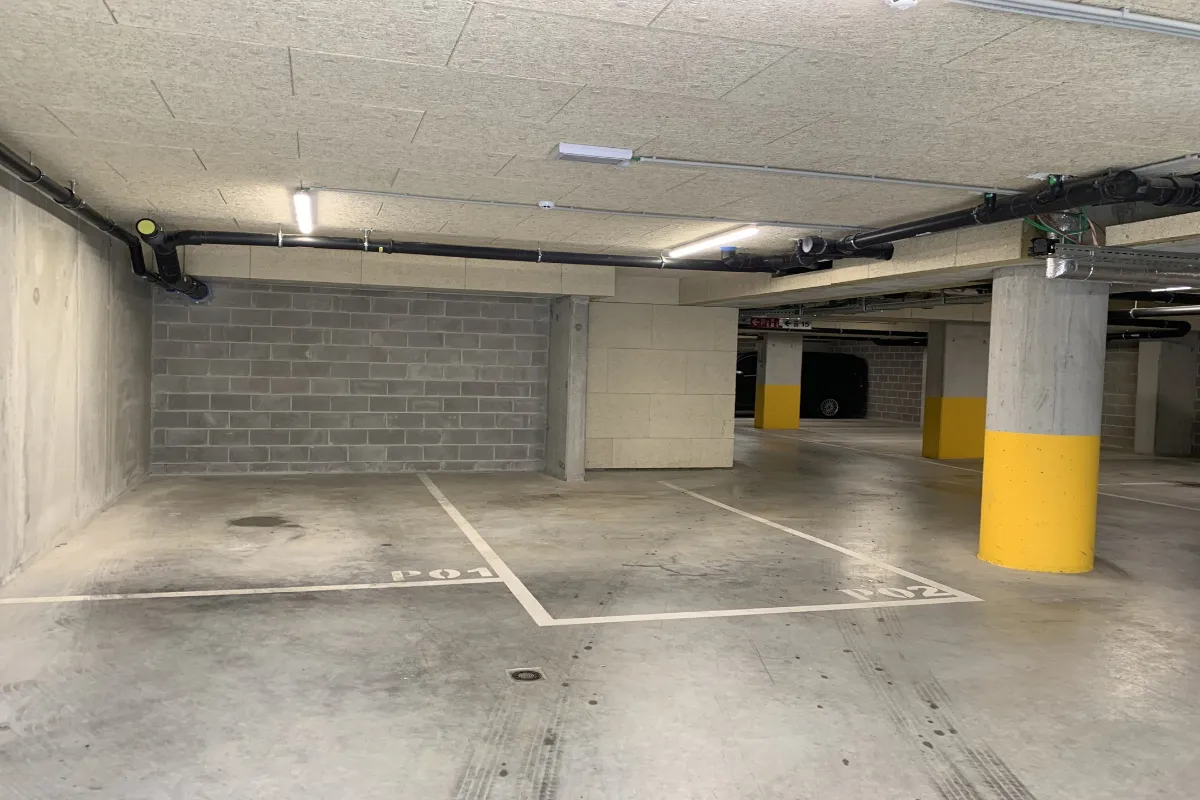 Parking & garage te  koop in Anderlecht 1070 15950.00€  slaapkamers m² - Zoekertje 636376