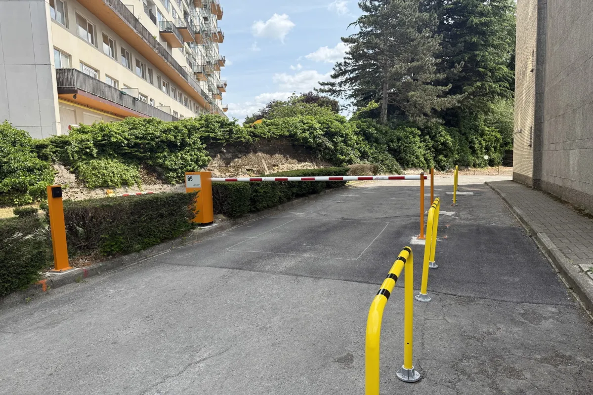 Parking & garage te  koop in Vorst 1190 35000.00€  slaapkamers m² - Zoekertje 637595