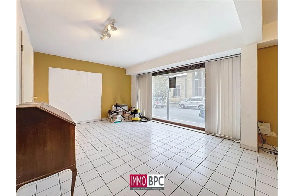 Handelszaak te  koop in Sint-Jans-Molenbeek 1080 90000.00€  slaapkamers m² - Zoekertje 639121