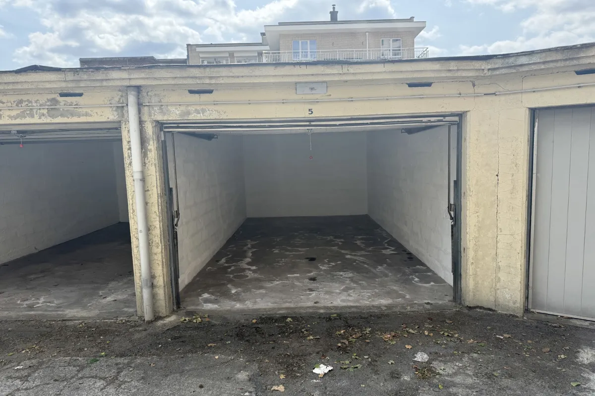 Parking & garage te  koop in Vorst 1190 35000.00€  slaapkamers m² - Zoekertje 637432