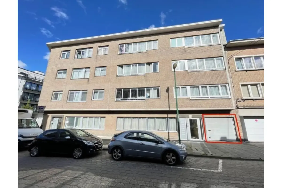 Parking te  koop in Sint-Jans-Molenbeek 1080 10000.00€  slaapkamers m² - Zoekertje 637008