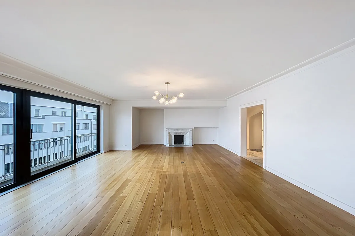 Appartement te  in Brussel 1000 3400.00€ 4 slaapkamers 205.00m² - Zoekertje 637629