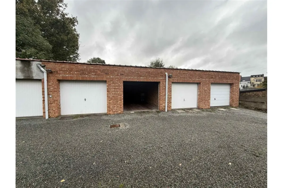 Parking & garage te  huur in Sint-Agatha-Berchem 1082 250.00€  slaapkamers m² - Zoekertje 637700