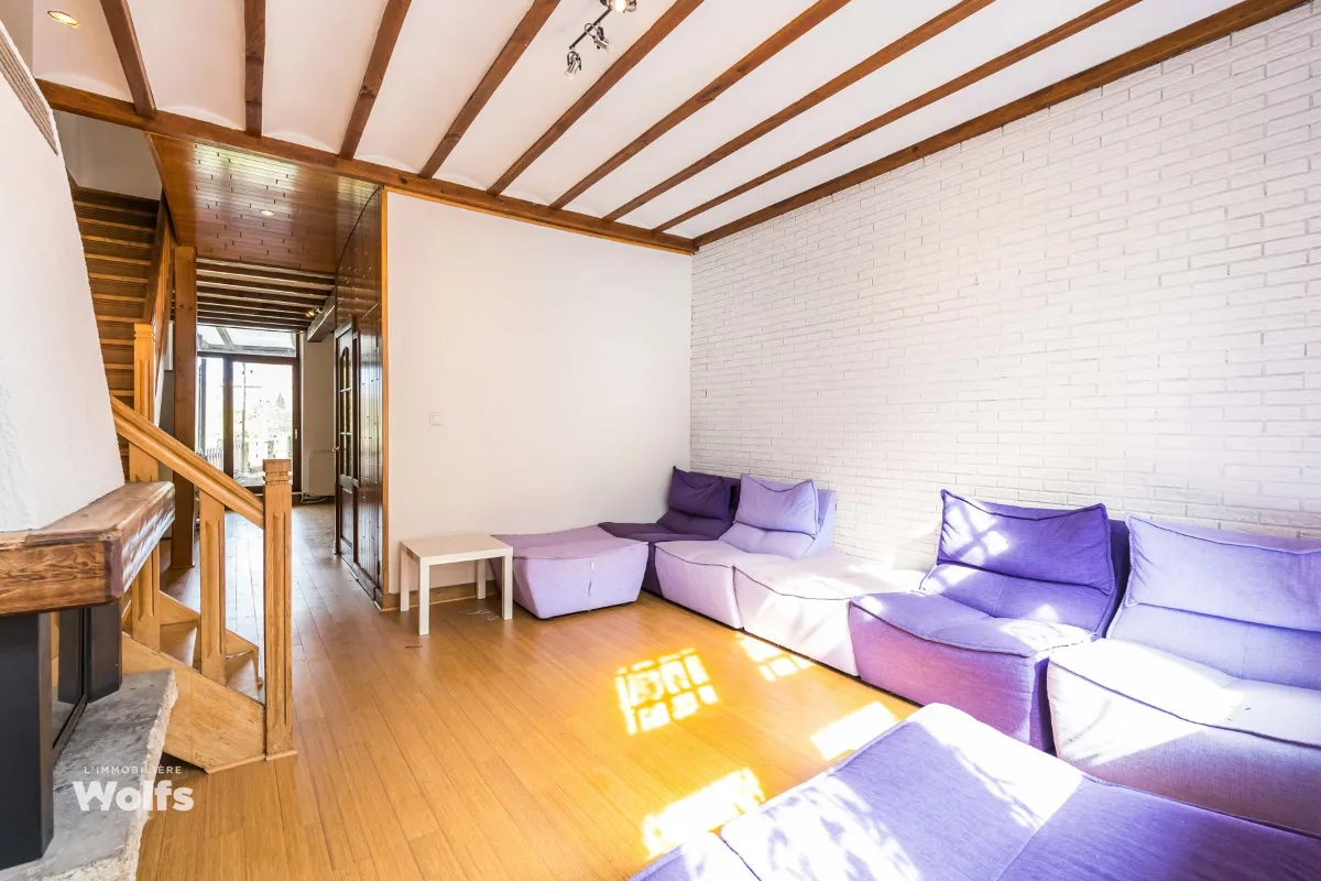 Appartementsgebouw te  koop in Wezet 4600 320000.00€ 5 slaapkamers 251.00m² - Zoekertje 638666