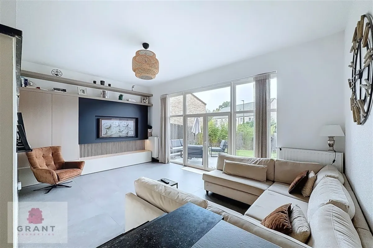 Huis te  huur in Tilly 1495 1850.00€ 4 slaapkamers 150.00m² - Zoekertje 638406