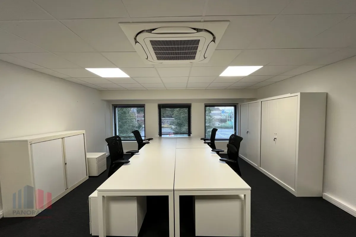 Handelszaak te  huur in Lochristi 9080 1300.00€  slaapkamers 30.00m² - Zoekertje 637958