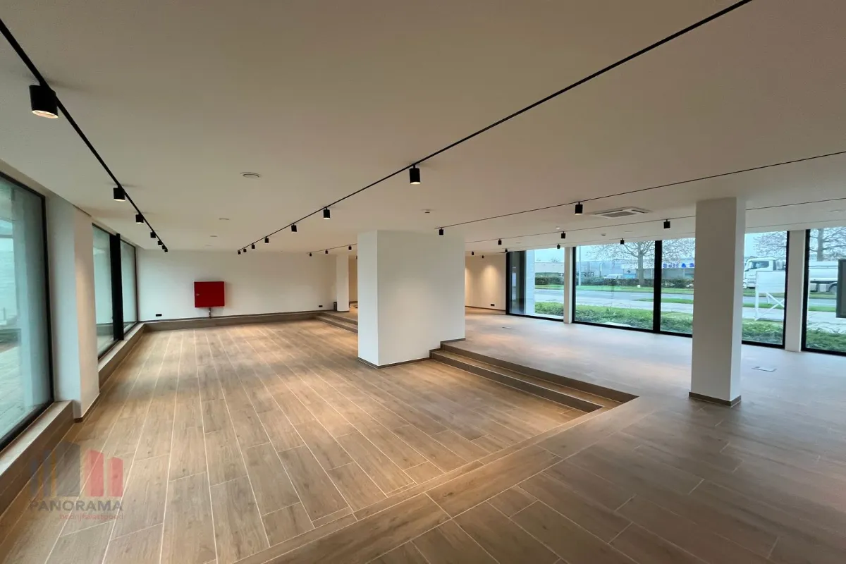 Handelszaak te  huur in Lochristi 9080 2910.00€  slaapkamers 218.00m² - Zoekertje 637946