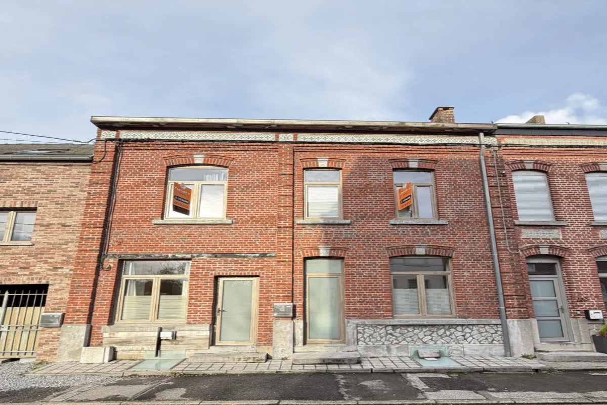 Appartementsgebouw te  koop in Solre-sur-Sambre 6560 205000.00€ 3 slaapkamers 220.00m² - Zoekertje 639011