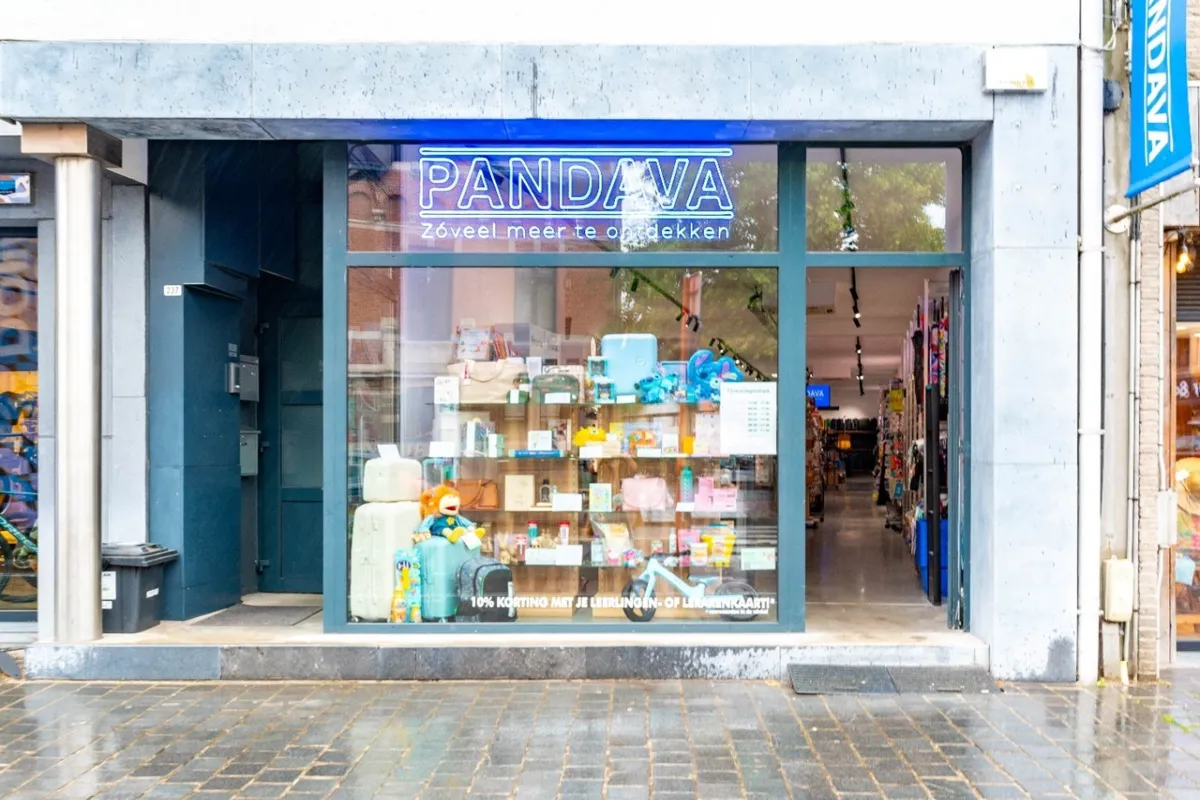 Huis te  huur in Brasschaat 2930 2750.00€  slaapkamers m² - Zoekertje 639113