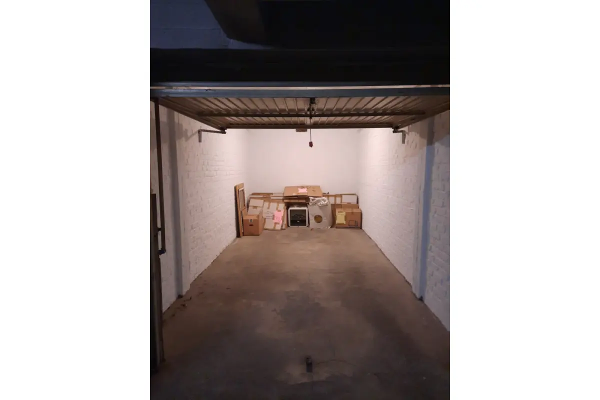 Parking & garage te  huur in Ukkel 1180 150.00€  slaapkamers m² - Zoekertje 638998