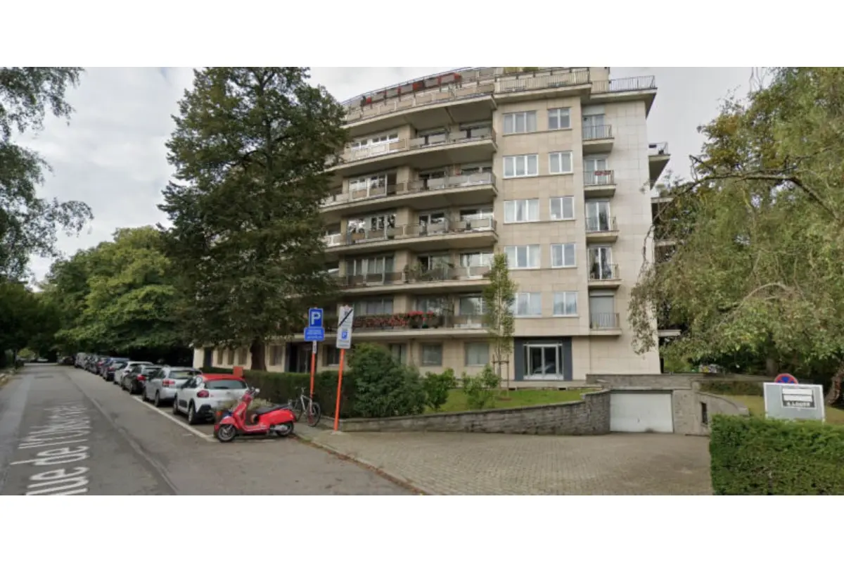 Parking & garage te  huur in Ukkel 1180 140.00€  slaapkamers m² - Zoekertje 638998