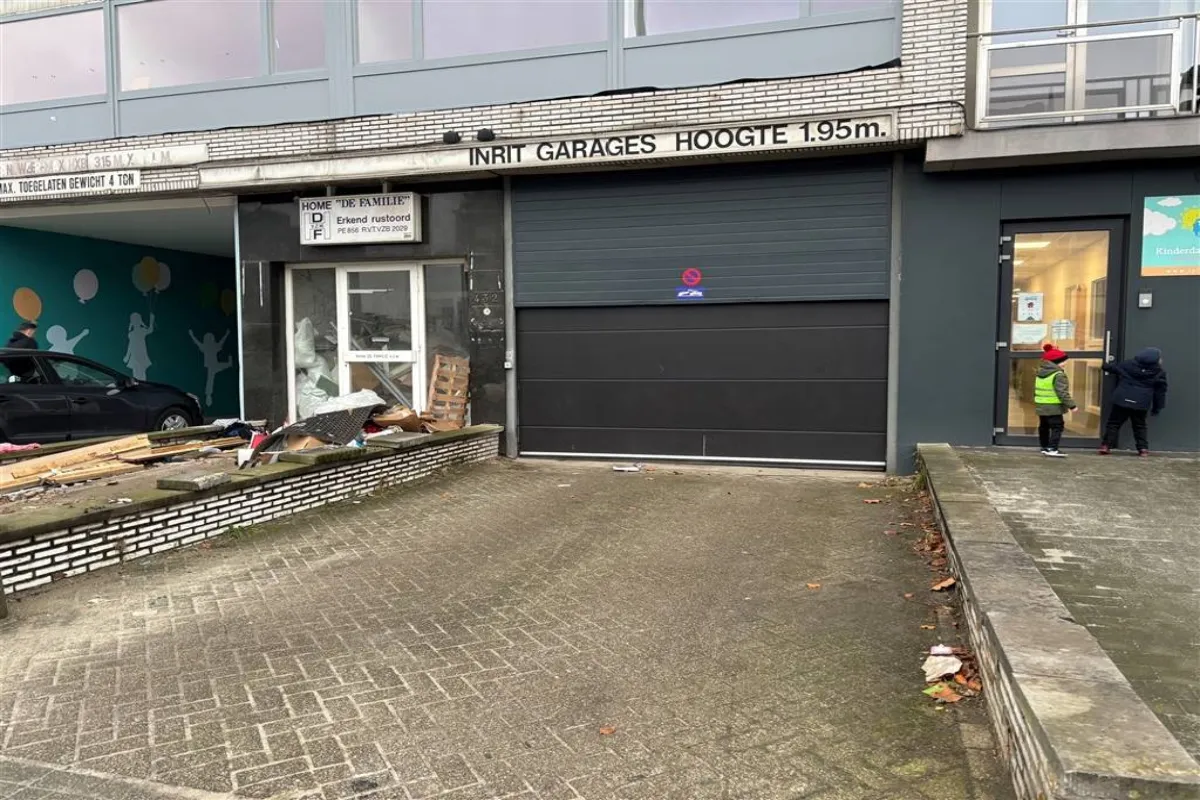 Parking & garage te  koop in Deurne 2100 16500.00€  slaapkamers m² - Zoekertje 638758