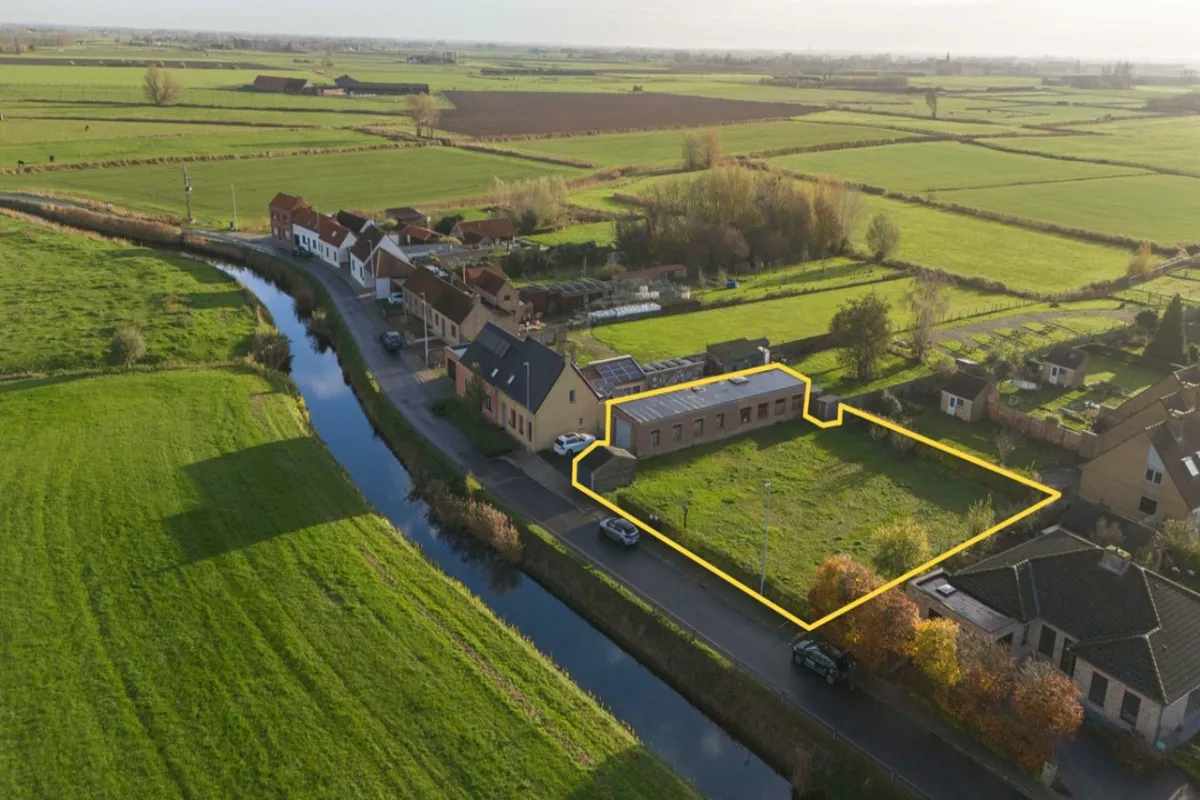 Grond te  koop in Veurne 8630 385000.00€  slaapkamers m² - Zoekertje 639424