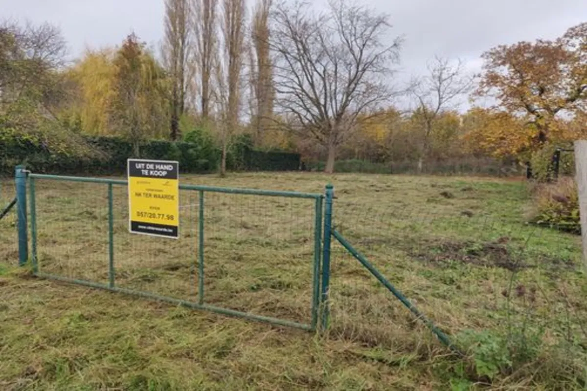 Grond te  koop in Kortrijk 8500 305000.00€  slaapkamers m² - Zoekertje 639526