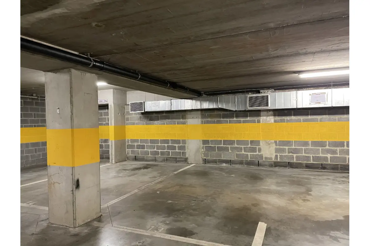 Parking te  in Brussel 1000 100.00€  slaapkamers m² - Zoekertje 640056