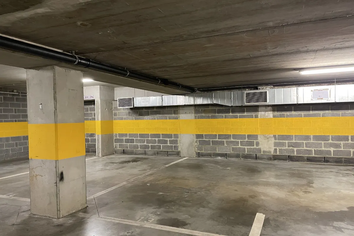 Parking à louer à Bruxelles 1000 100.00€  chambres m² - annonce 640056