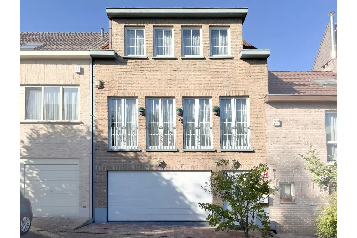 Huis te  in Evere 1140 760000.00€ 5 slaapkamers 251.00m² - Zoekertje 663329