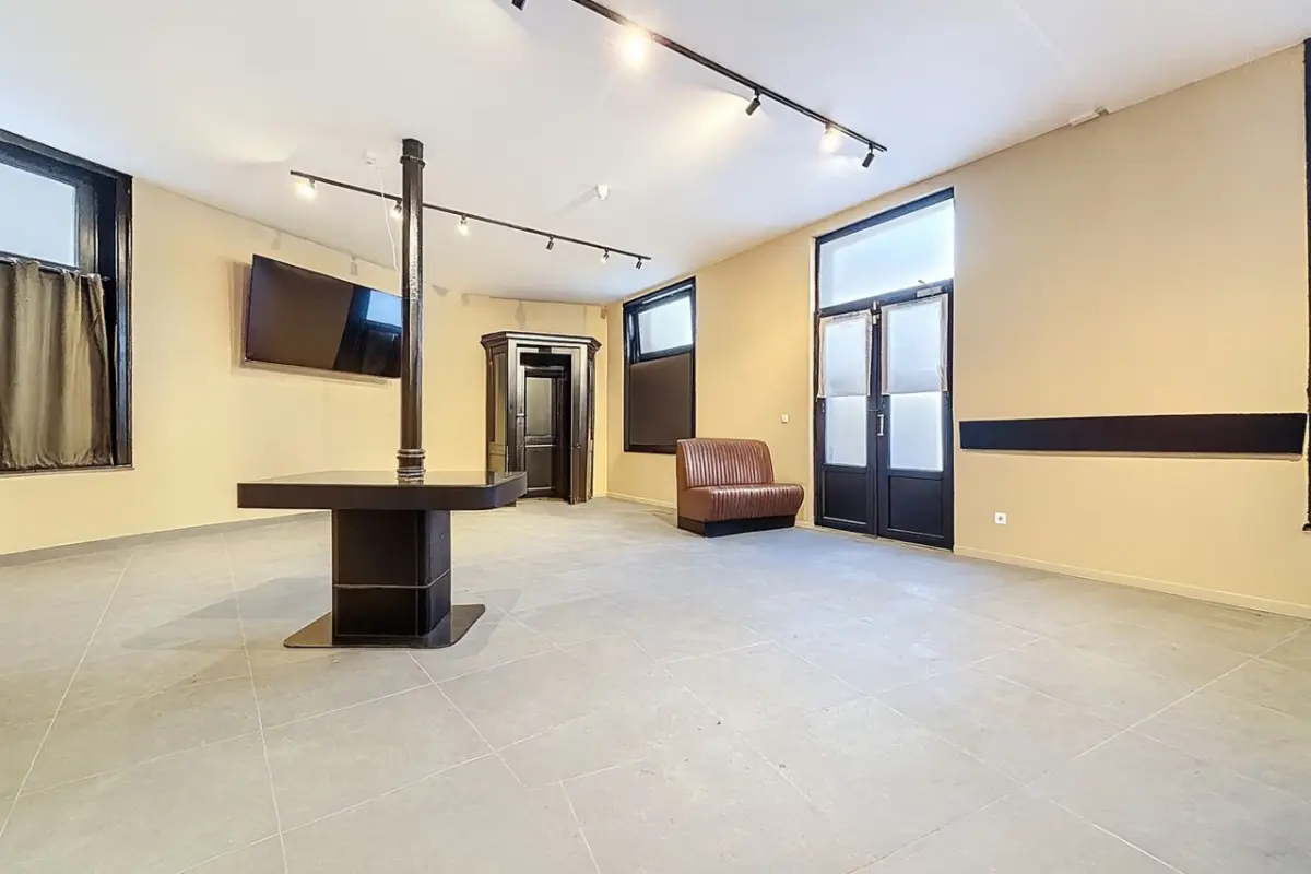 Handelszaak te  koop in Sint-Joost-ten-Node 1210 290000.00€  slaapkamers m² - Zoekertje 640198