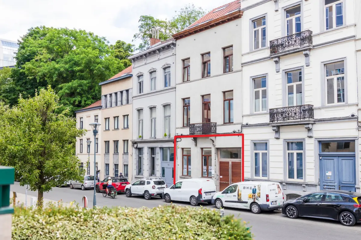 Handelszaak te  koop in Elsene 1050 380000.00€  slaapkamers 132.00m² - Zoekertje 640292