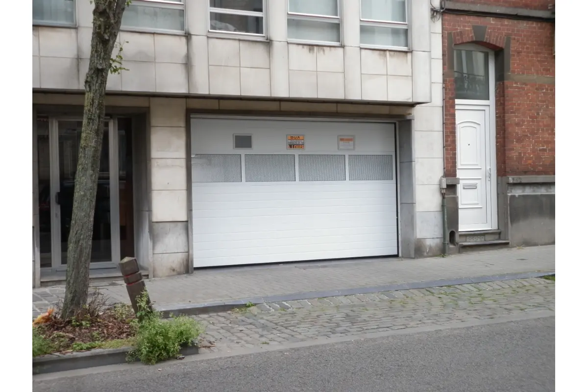 Parking & garage te  huur in Vorst 1190 140.00€  slaapkamers m² - Zoekertje 641308