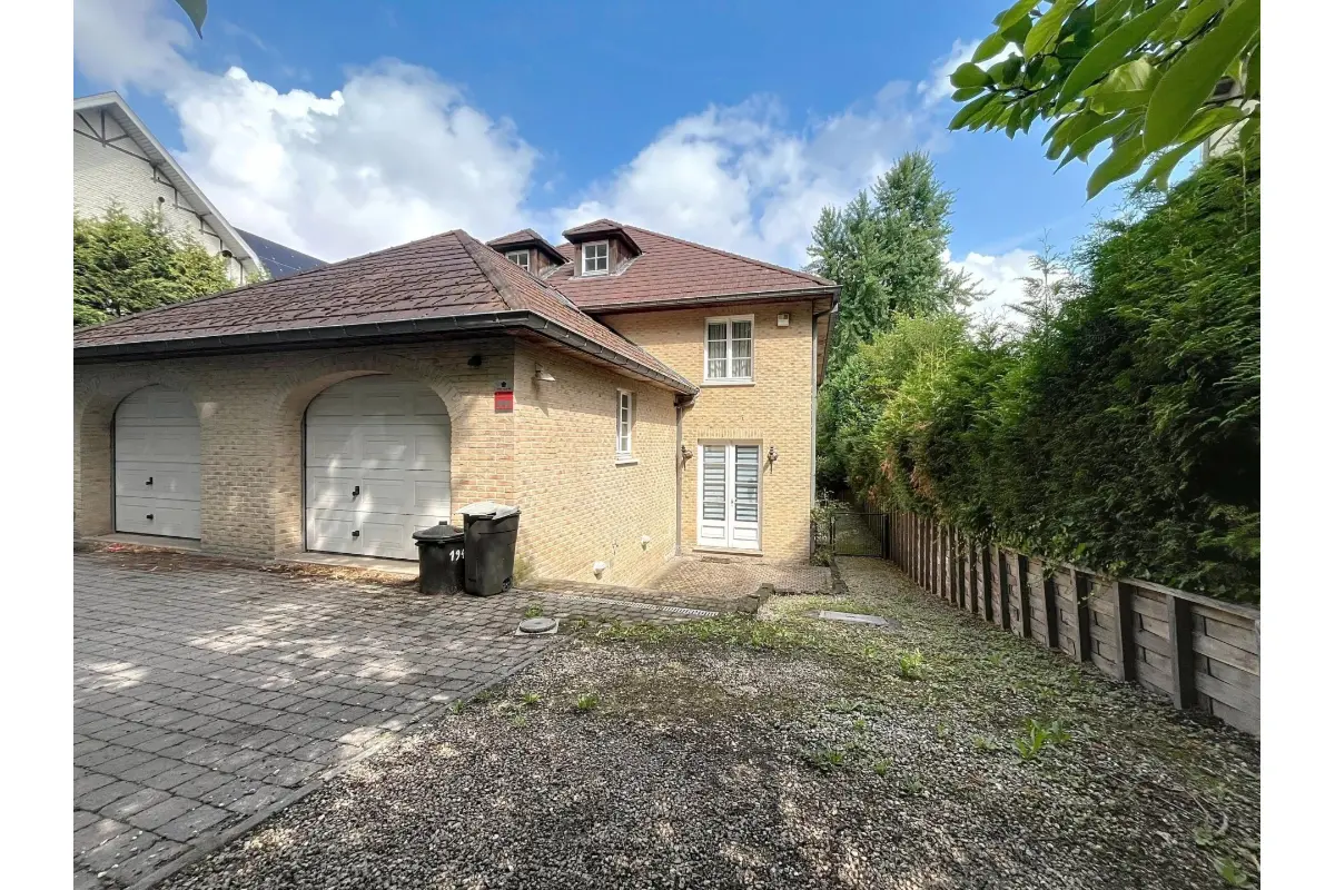 Maison à louer à Uccle 1180 3900.00€ 4 chambres 261.00m² - annonce 642339