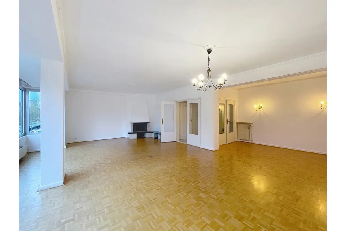 Appartement te  huur in Sint-Lambrechts-Woluwe 1200 1550.00€ 3 slaapkamers 150.00m² - Zoekertje 642471