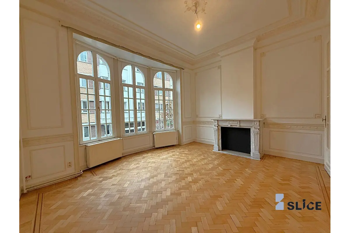 Appartement te  huur in Elsene 1050 1250.00€ 1 slaapkamers 82.00m² - Zoekertje 642436