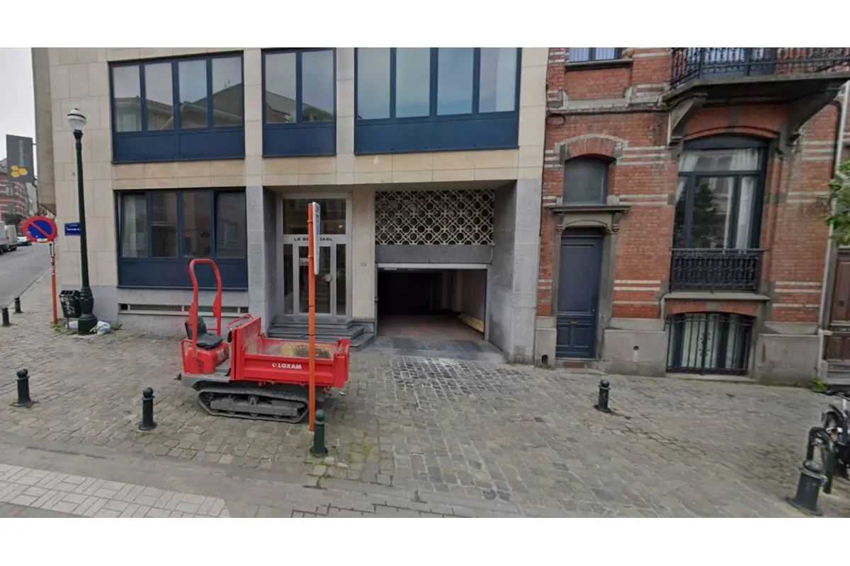 Parking te  huur in Elsene 1050 130.00€  slaapkamers m² - Zoekertje 642258