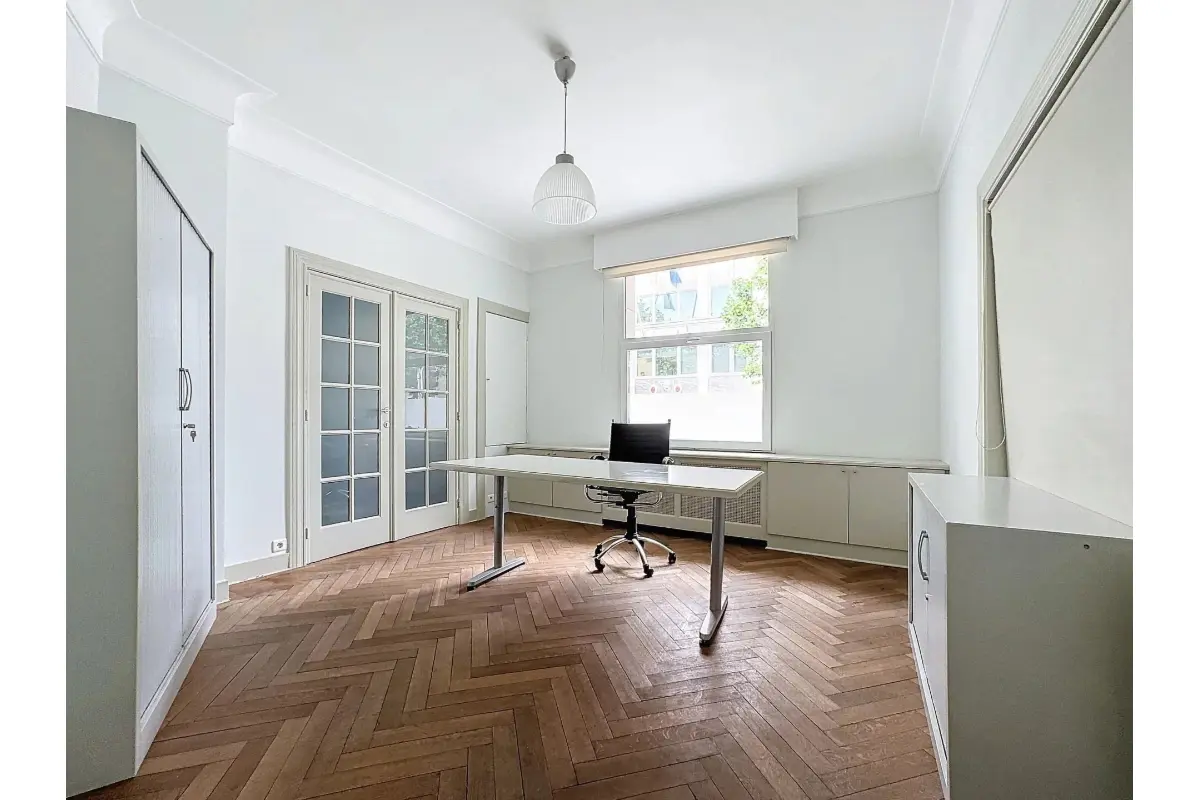 Commerce à louer à Bruxelles 1000 700.00€  chambres 17.00m² - annonce 641697