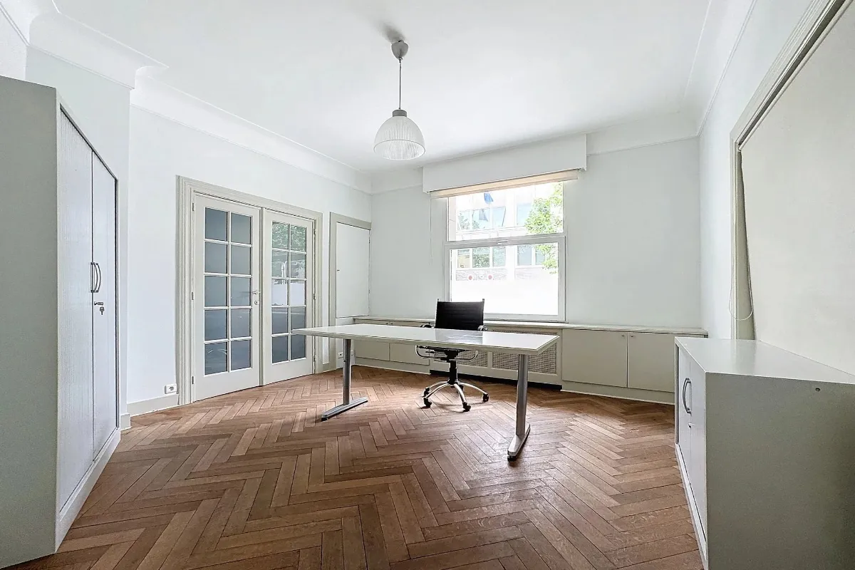 Commerce à louer à Bruxelles 1000 700.00€  chambres 17.00m² - annonce 641697