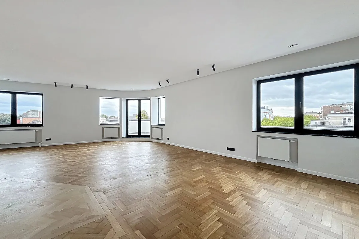 Appartement te  huur in Vorst 1190 2800.00€ 3 slaapkamers 147.00m² - Zoekertje 642341