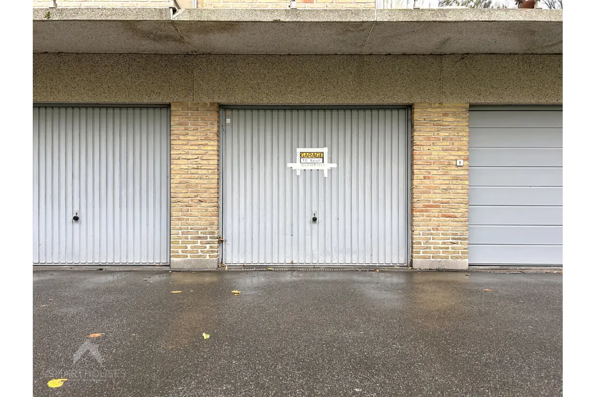 Parking & garage te  koop in Roeselare 8800 16000.00€  slaapkamers m² - Zoekertje 641952
