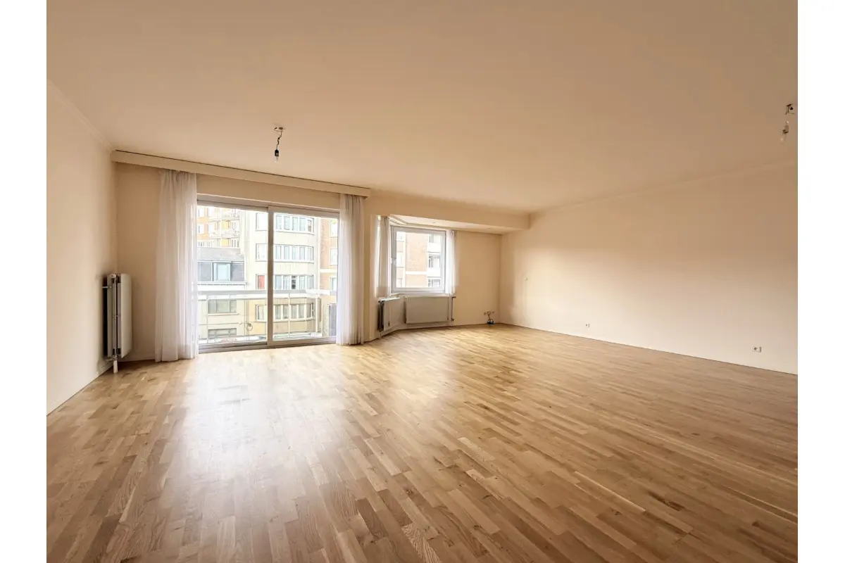 Appartement te  huur in Sint-Lambrechts-Woluwe 1200 1950.00€ 3 slaapkamers 172.00m² - Zoekertje 642002