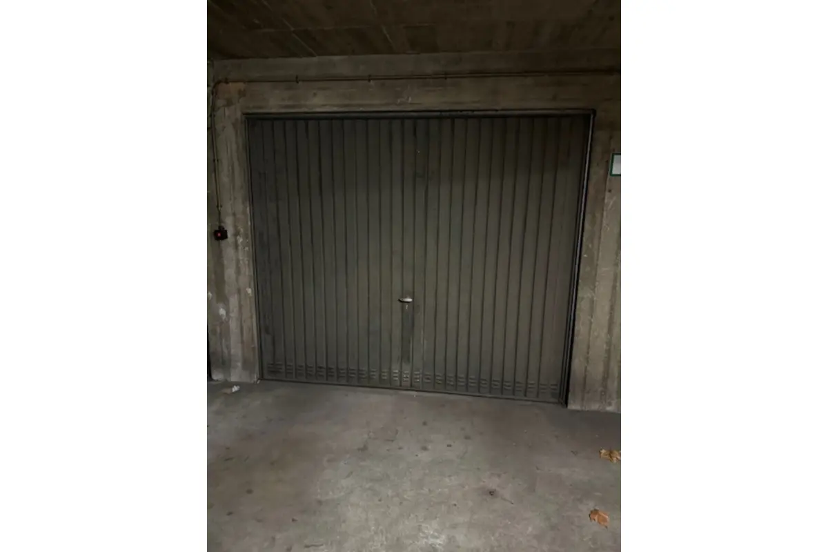 Parking & garage te  koop in Charleroi 6000 17000.00€  slaapkamers m² - Zoekertje 643185