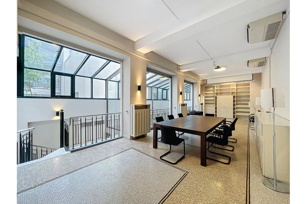 Handelszaak te  koop in Etterbeek 1040 3500.00€  slaapkamers 270.00m² - Zoekertje 642652