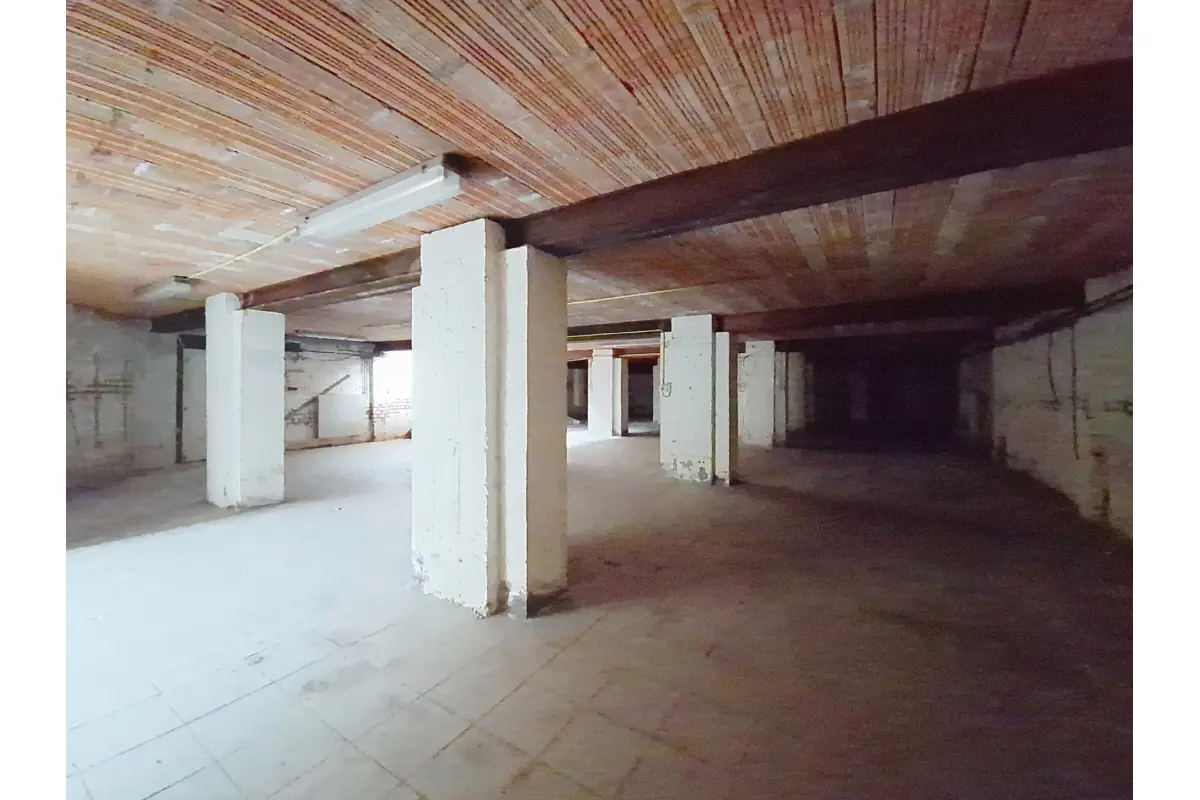 Handelszaak te  koop in Vorst 1190 595000.00€  slaapkamers 501.00m² - Zoekertje 642896