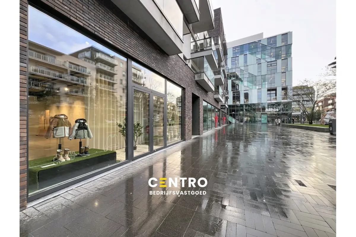 Handelszaak te  huur in Roeselare 8800 0.00€  slaapkamers 285.00m² - Zoekertje 643639