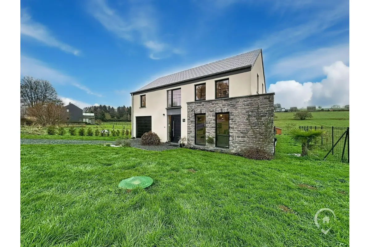 Villa te  koop in Saint-Hubert 6870 360000.00€ 3 slaapkamers 145.00m² - Zoekertje 644303