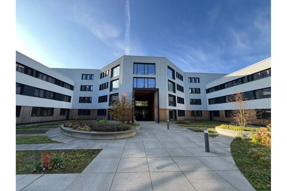 Handelszaak te  huur in Zwijnaarde 9052 11108.00€  slaapkamers 860.00m² - Zoekertje 643694