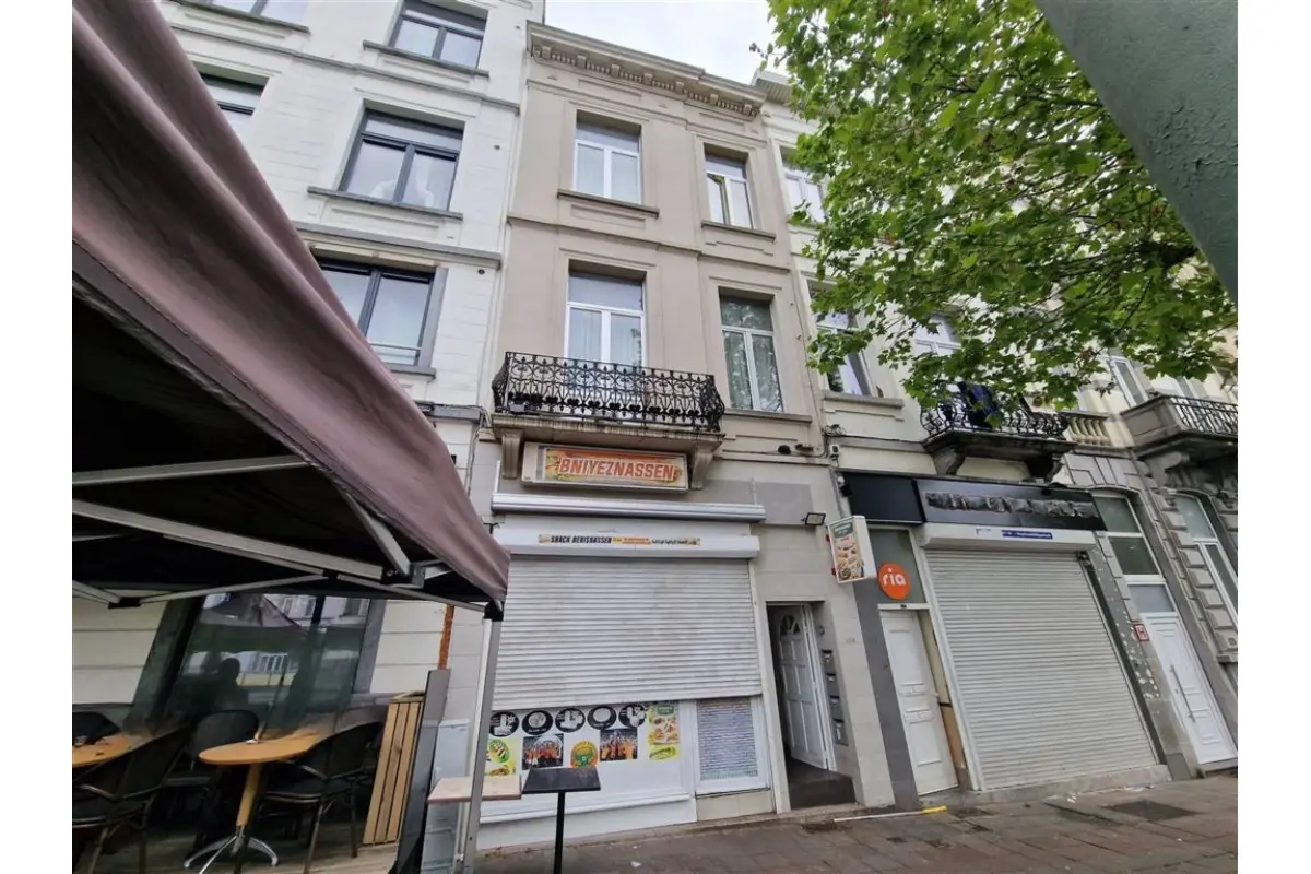 Appartementsgebouw te  koop in Sint-Jans-Molenbeek 1080 330000.00€ 4 slaapkamers 160.00m² - Zoekertje 644445