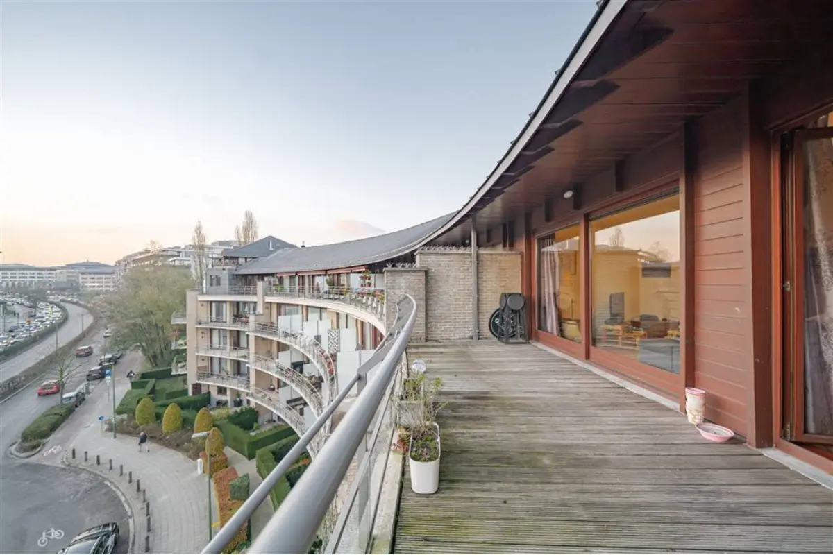 Penthouse te  koop in Sint-Lambrechts-Woluwe 1200 425000.00€ 2 slaapkamers 120.00m² - Zoekertje 644498