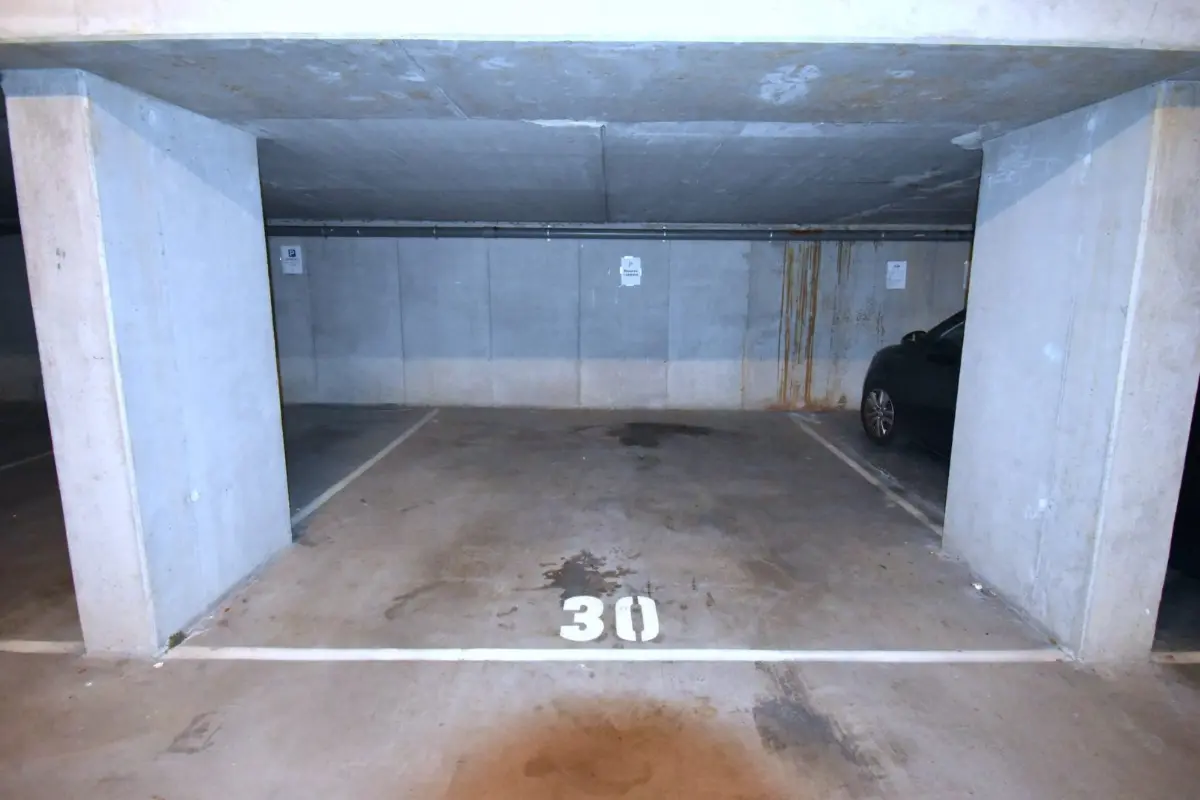 Parking & garage te  koop in Sint-Lambrechts-Woluwe 1200 24995.00€  slaapkamers m² - Zoekertje 644784