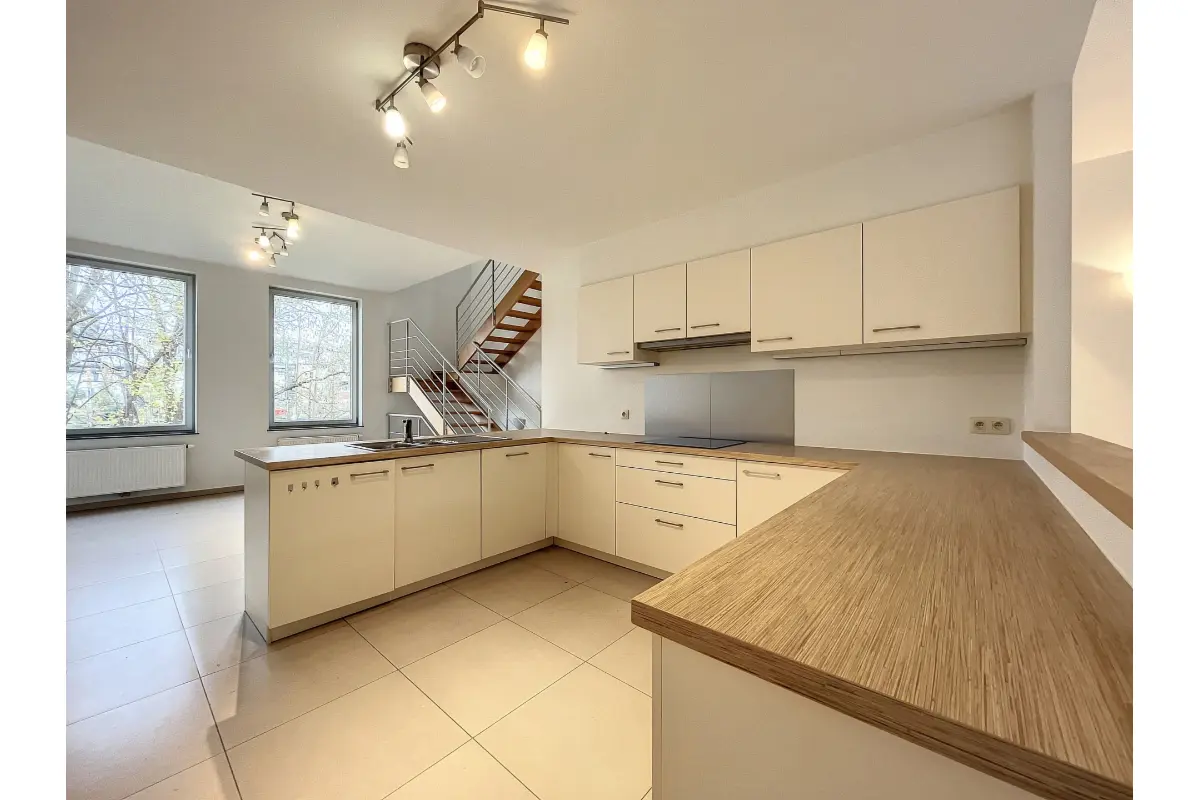 Triplex à louer à Woluwe-Saint-Lambert 1200 2400.00€ 4 chambres 211.00m² - annonce 645698